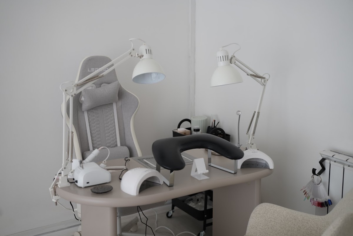 ALO̱S Nail studio - foto 2