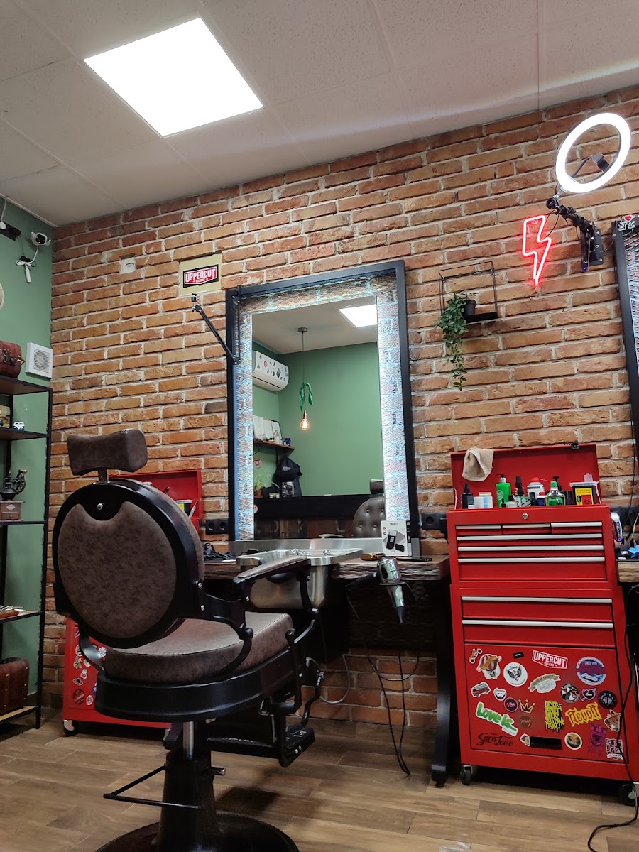 Frizerski salon & brijačnica MODELS