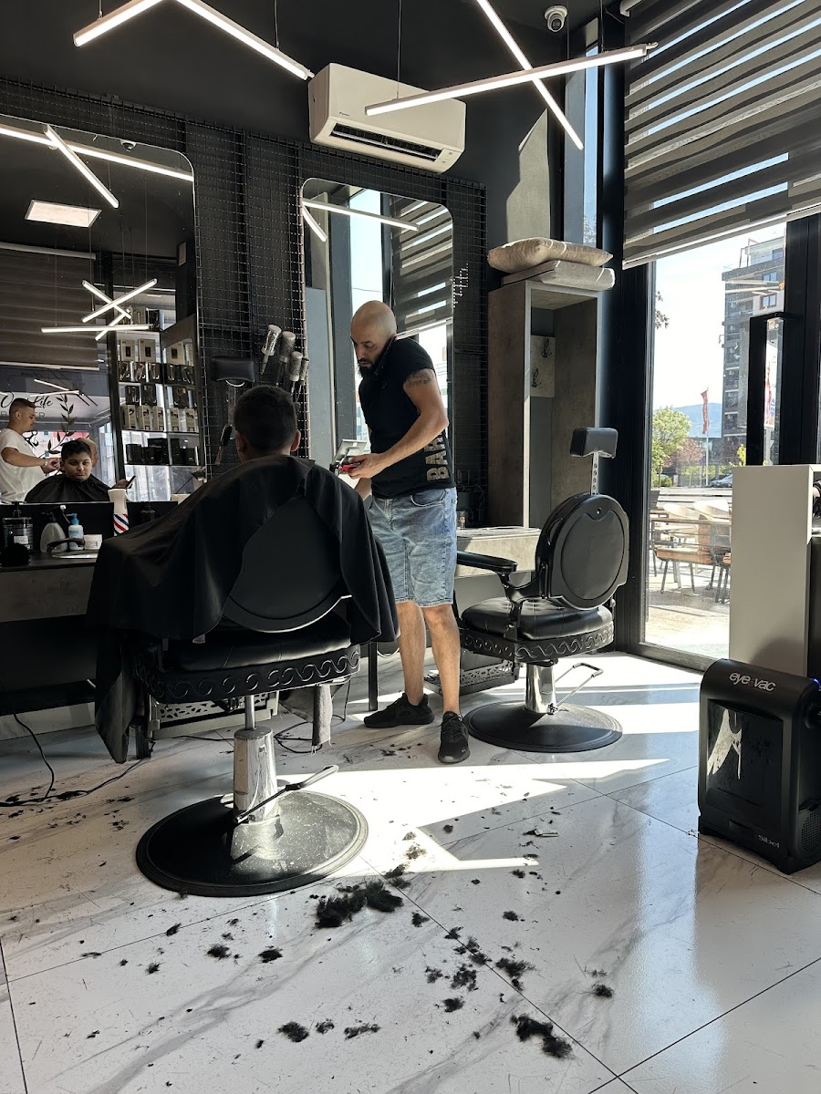 OneLife BARBER SHAMPOO LOUNGE - foto 1