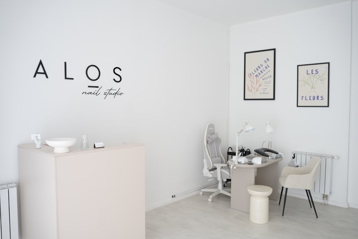 ALO̱S Nail studio - foto 3