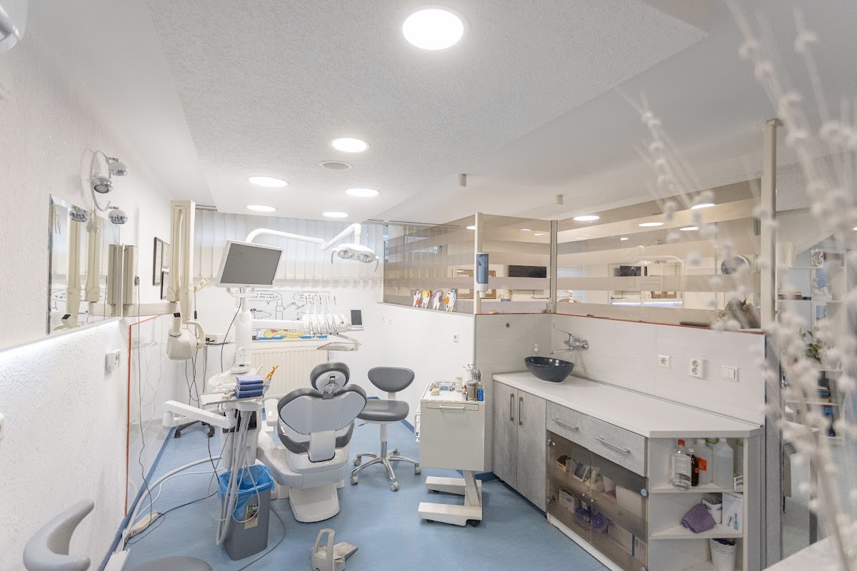 Stomatološka ordinacija (Dental studio)Jeleč - Islamović Vl.Dr Samra Islamović Since 1970 ! - foto 2