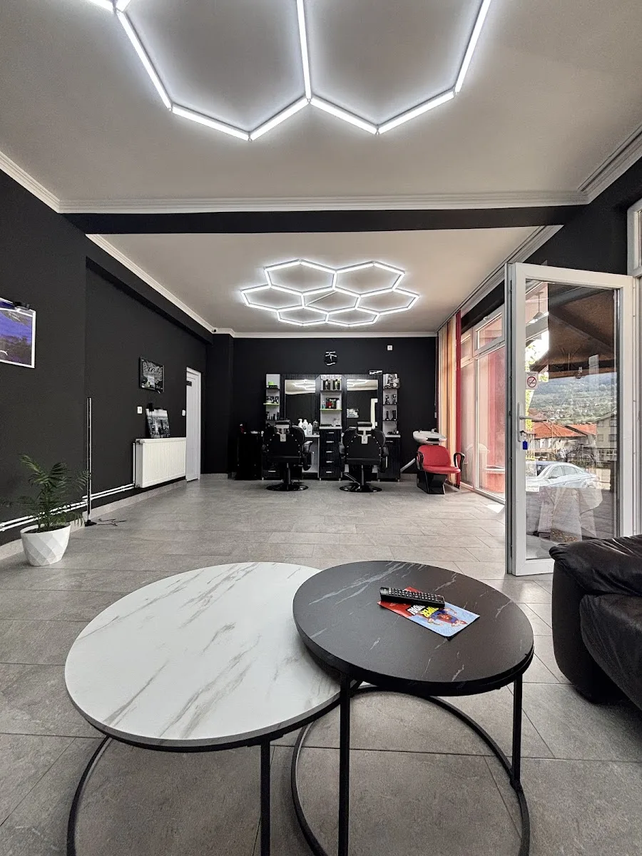 "J-Cutz" Barbershop / Frizerski Salon - foto 3