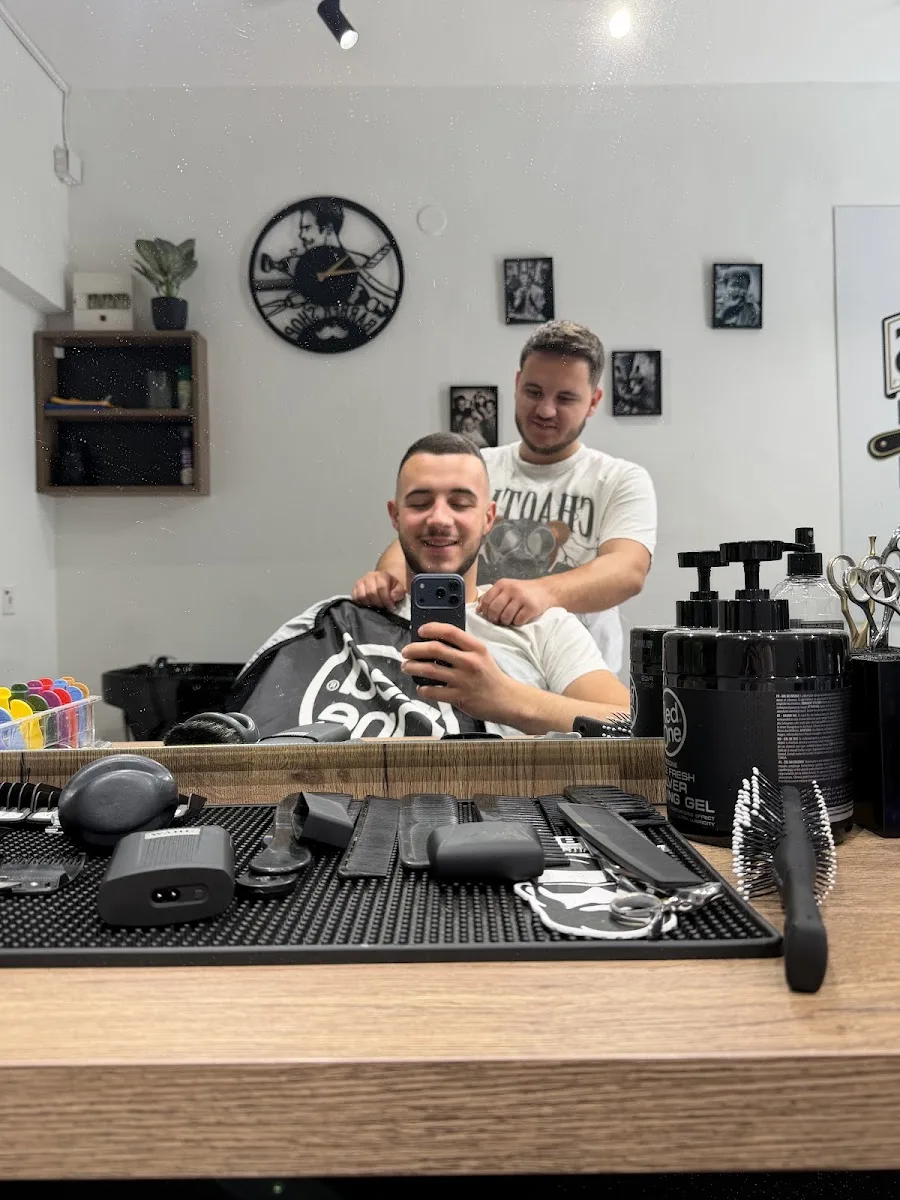Eman's Cut Club - foto 3