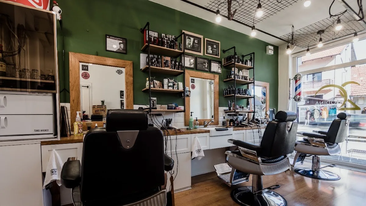 Barber shop Dominion - berbernica - frizerski salon Bijeljina - foto 2