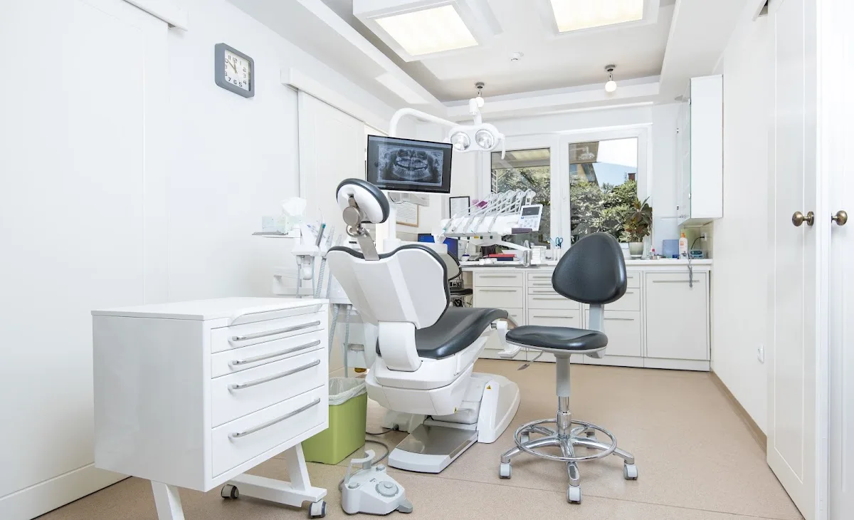 ZU Stomatološka ambulanta "Aurum Dental Centar" Banja Luka - foto 2