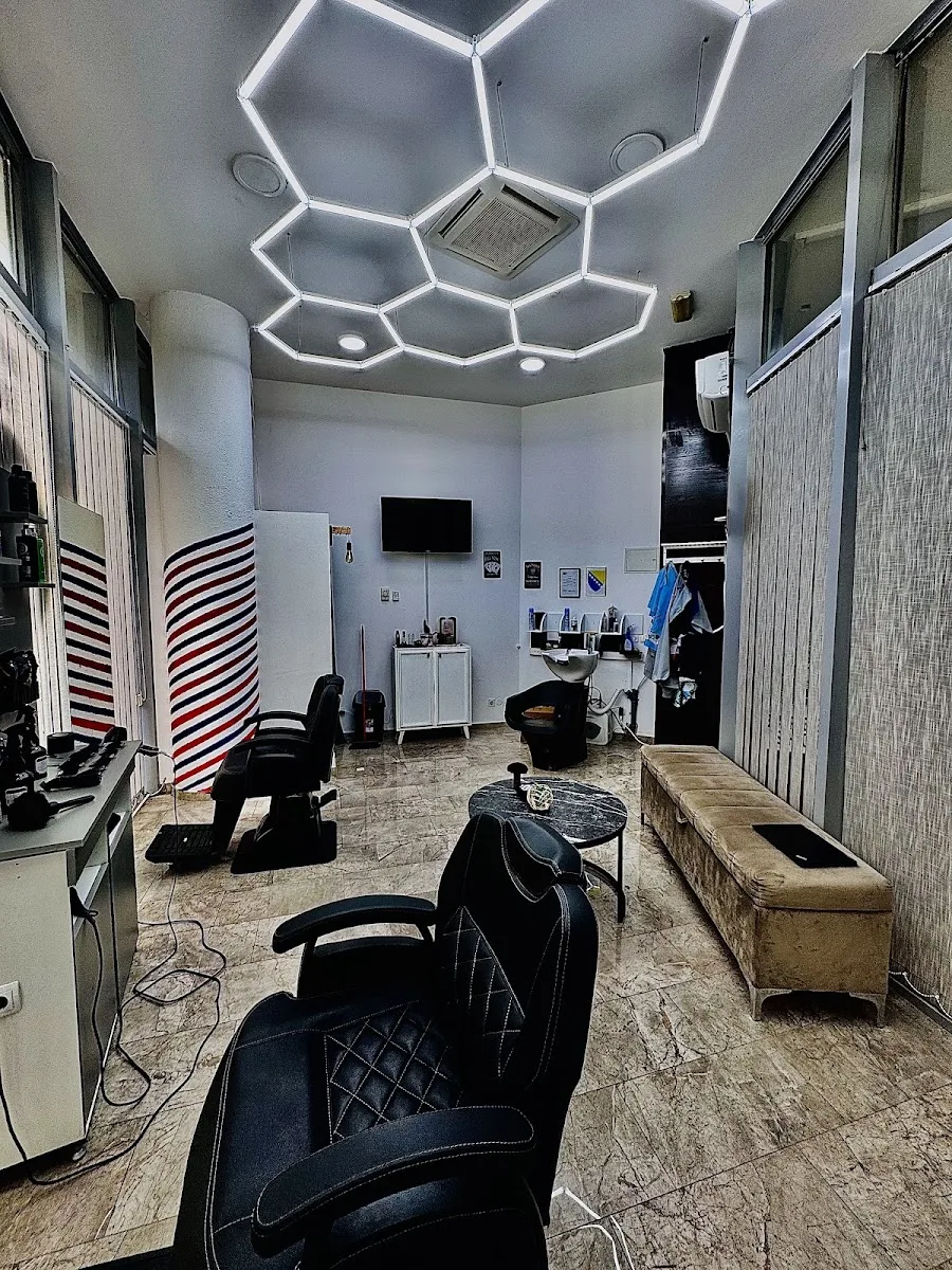 Clips And Cutz Barbershop- Barber Mostar, Mostar